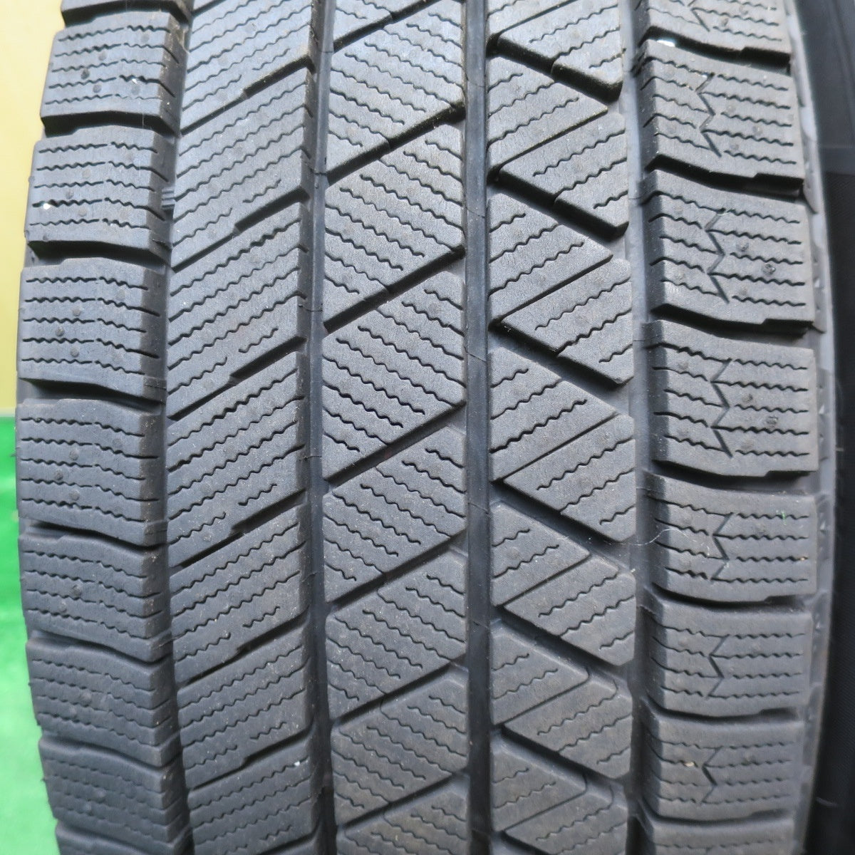 バリ溝！23年！9.5分★プリウス 等 195/65R15 スタッドレス ブリヂストン ブリザック VRX3 LEBEN レーベン 15インチ PCD100/5H★5111803NJス