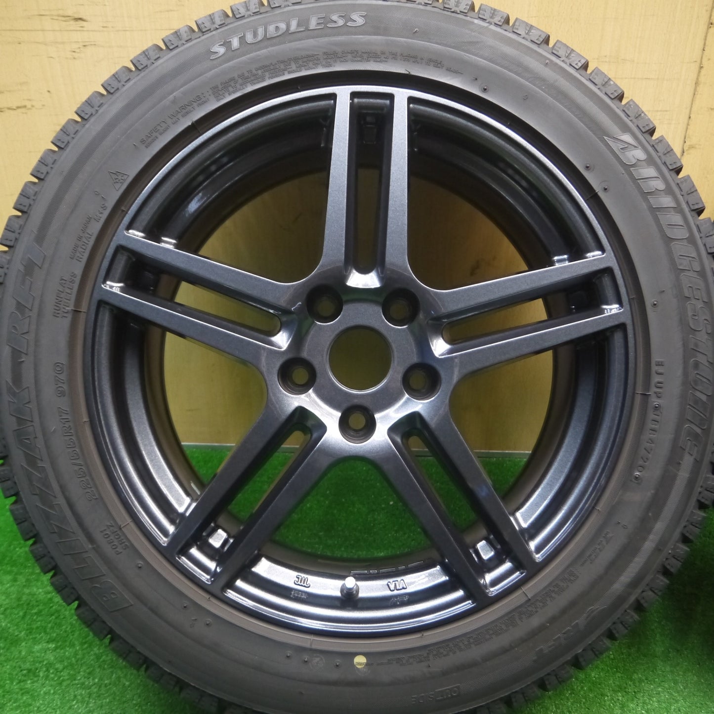 [送料無料] バリ溝！20年！キレイ！9.5分★BMW等 Euro design 225/55R17 スタッドレス ブリヂストン ブリザック RFT ユーロデザイン 17インチ PCD112/5H★4112706Hス