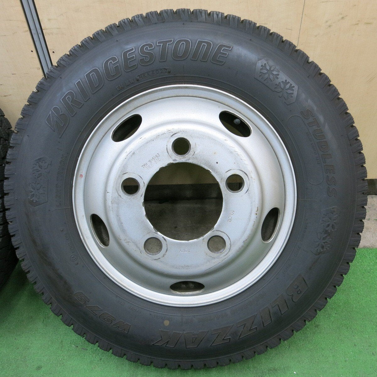 バリ溝！22年！9.5分以上★トラック タイヤ 195/85R16 114/112L スタッドレス ブリヂストン ブリザック W979 TOPY スチール 116.5-8TC PCD203.2/5H★5021906ナス