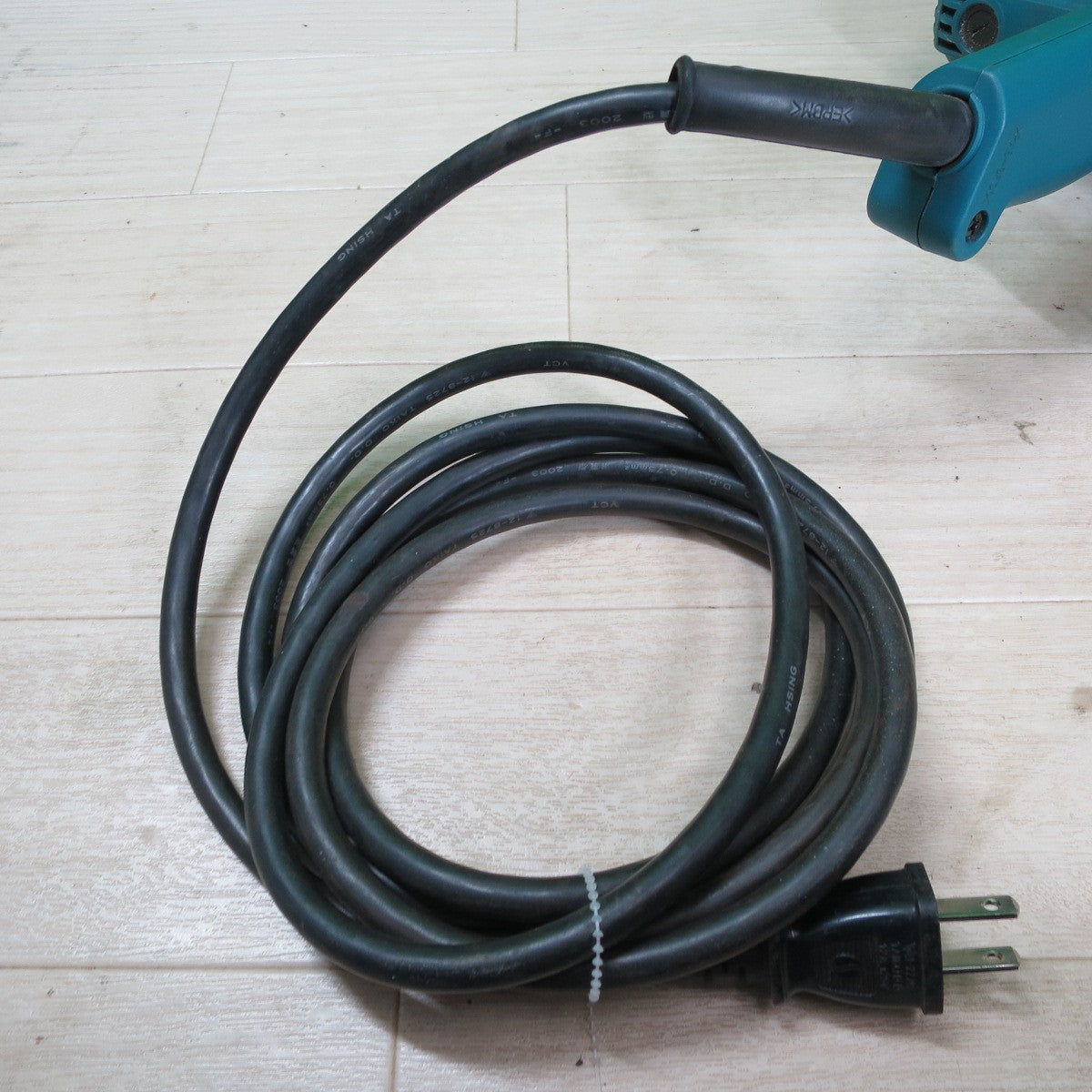 [送料無料] ☆マキタ 30mm ベルト サンダ 9031 電動 工具 50-60Hz 研磨 仕上げ 研削 DIY コード式 Makita☆