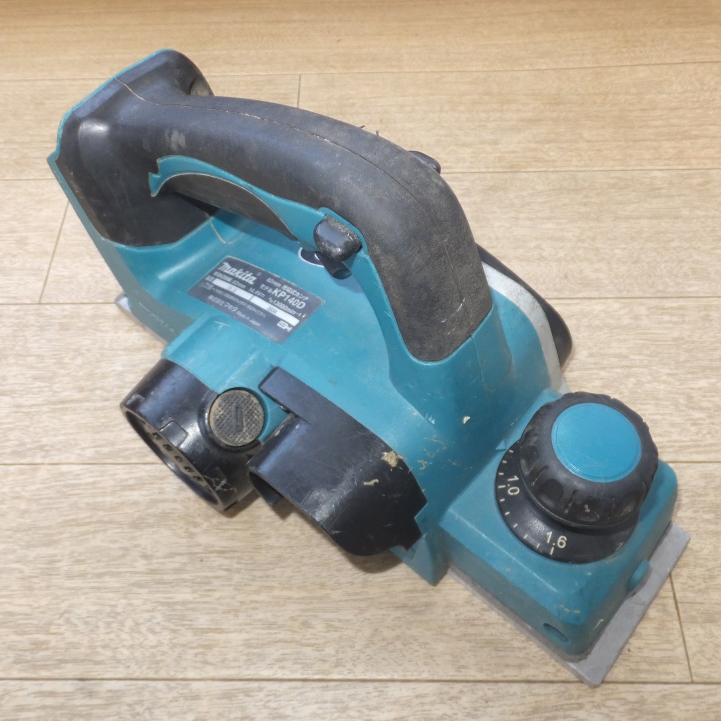 [送料無料] ★マキタ makita 82mm 充電式カンナ KP140D 14.4V 本体のみ★
