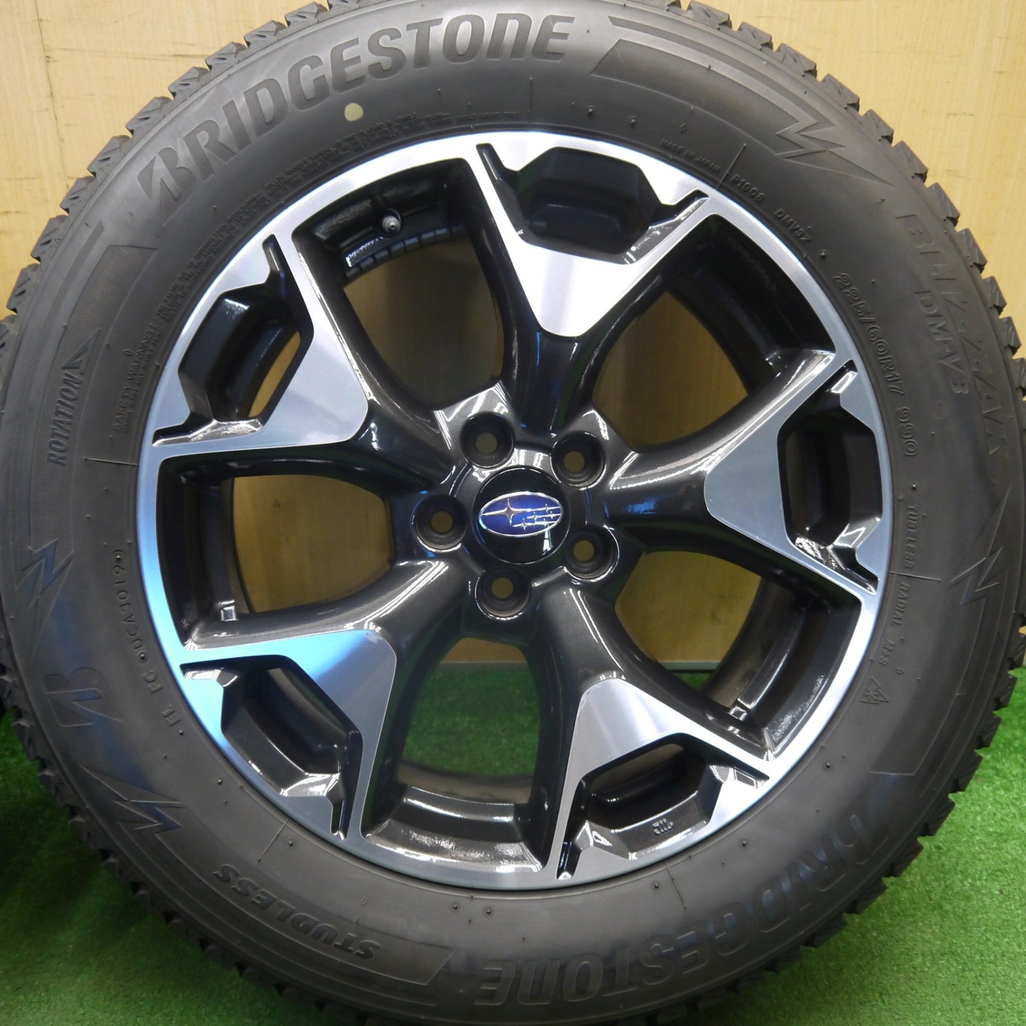 バリ溝！キレイ！9分★スバル XV 純正 225/60R17 スタッドレス ブリヂストン ブリザック DM-V3 17インチ PCD100/5H★6040608Hス