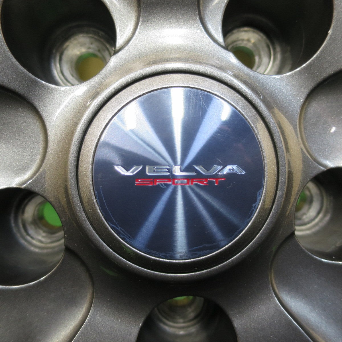 [送料無料] バリ溝！キレイ！8.5分★スタッドレス 225/65R17 ブリヂストン ブリザック DM-V2 VELVA SPORT ヴェルヴァ 17インチ PCD114.3/5H★4112607イス