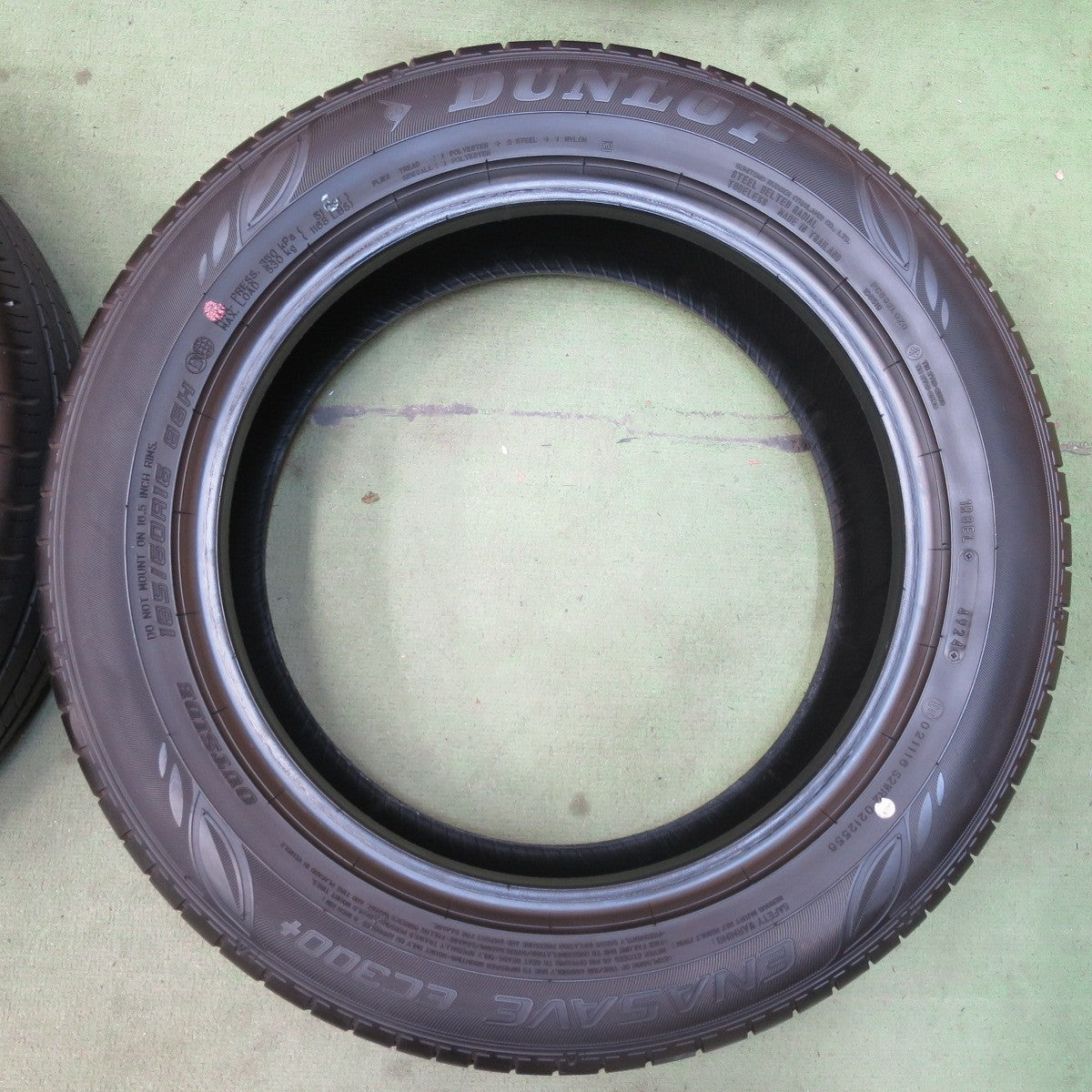 バリ溝！24年！9.5分以上★185/60R16 ダンロップ エナセーブ EC300+ タイヤ 16インチ アクア ヤリス フィット ノート MAZDA2 デミオ 等★6050409イノタ