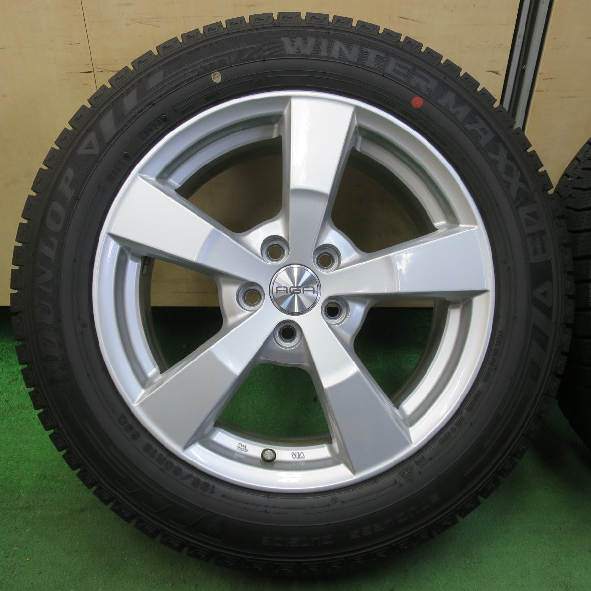 バリ溝！キレイ！9.5分★ワーゲン 等 AGA NEXTA 195/60R16 スタッドレス ダンロップ ウインターマックス03 ネクスタ 16インチ PCD100/5H★5042302イス