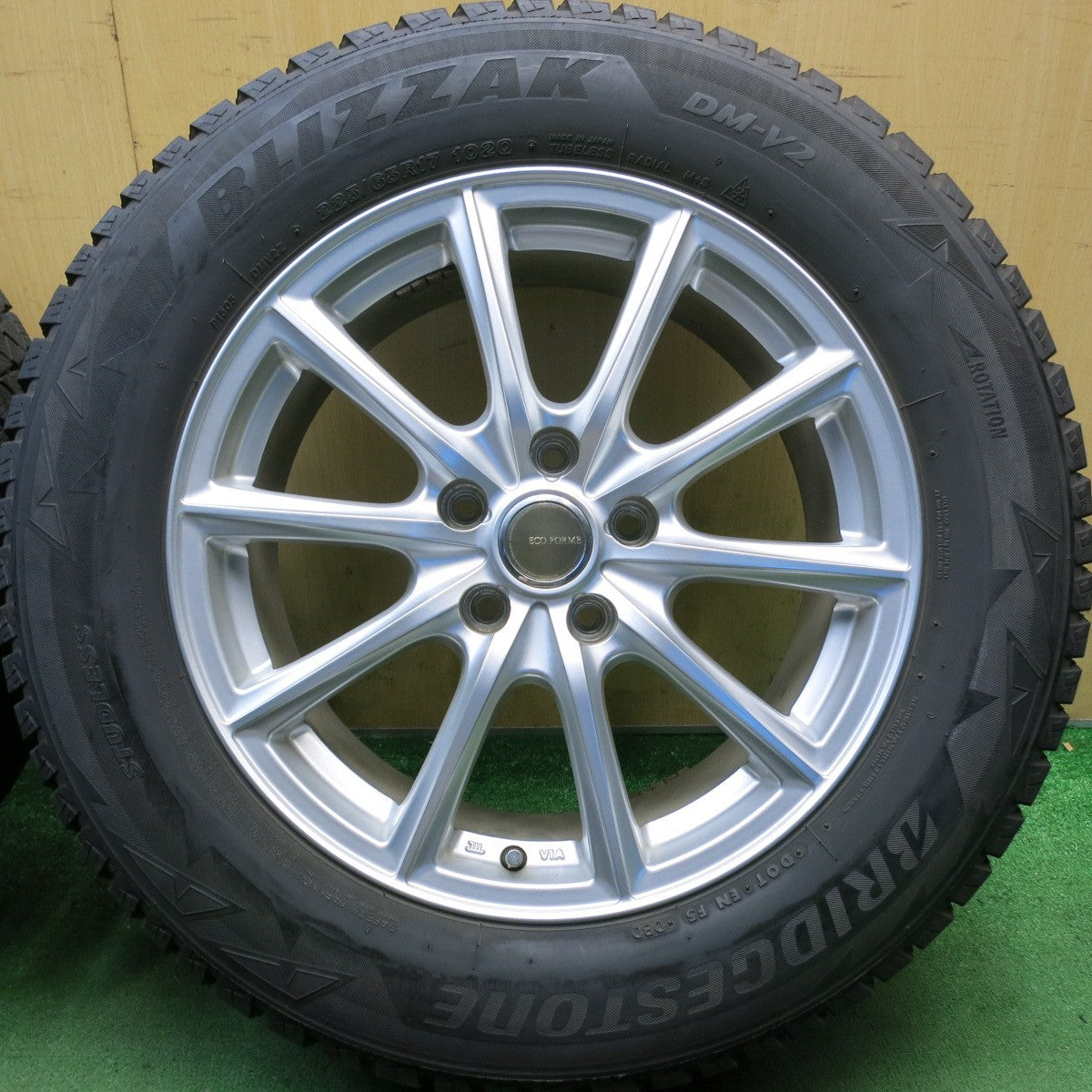 キレイ◎スタッドレス 225/65R17 ブリヂストン ブリザック DM-V2 ECO FORME SE-15 エコフォルム 17インチ PCD114.3/5H◎6101102HAス
