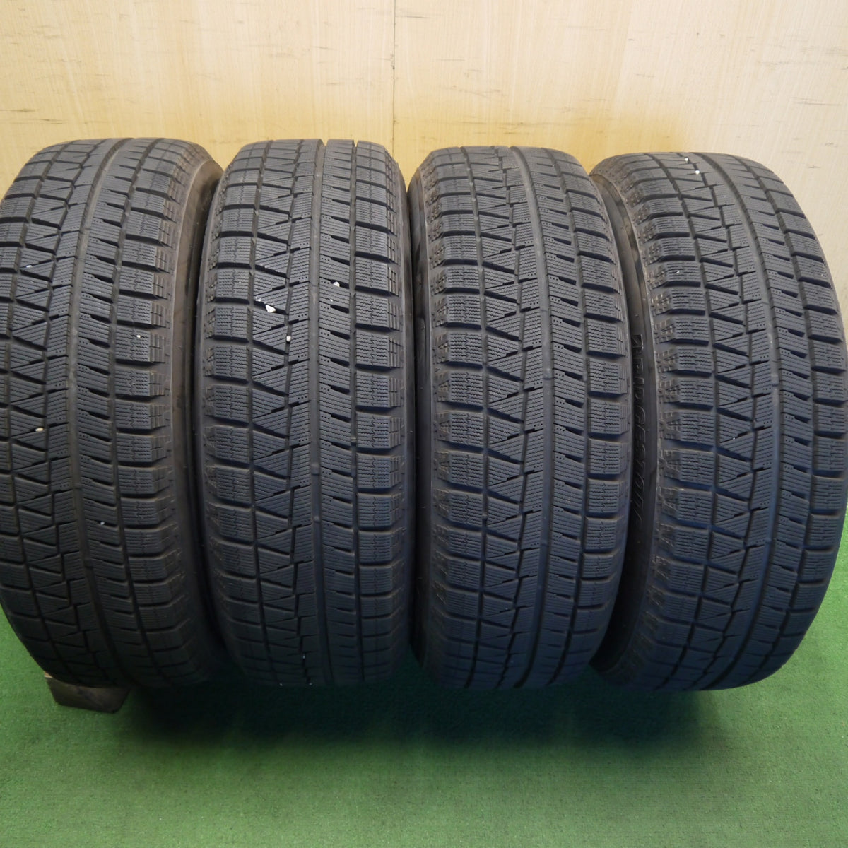 バリ溝！23年！キレイ！9.5分◎スタッドレス 215/60R17 ブリヂストン アイスパートナー2 BALMINUM TR10 バルミナ 17インチ PCD114.3/5H◎6091804Hス
