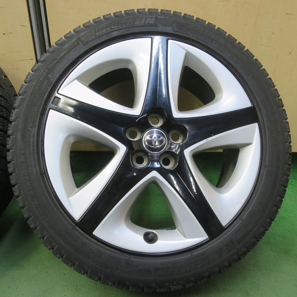 4本価格◎トヨタ 50系 プリウス ツーリング 純正 215/45R17 スタッドレス ミシュラン X-ICE XI3 17インチ PCD100/5H◎6061206イス