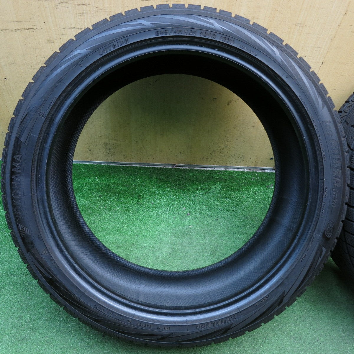バリ溝！24年！9.5分！2本◎スタッドレス 235/45R21 ヨコハマ アイスガード iG70 タイヤ 21インチ クラウンエステート クラウンスポーツ 等◎6092109KKスタ