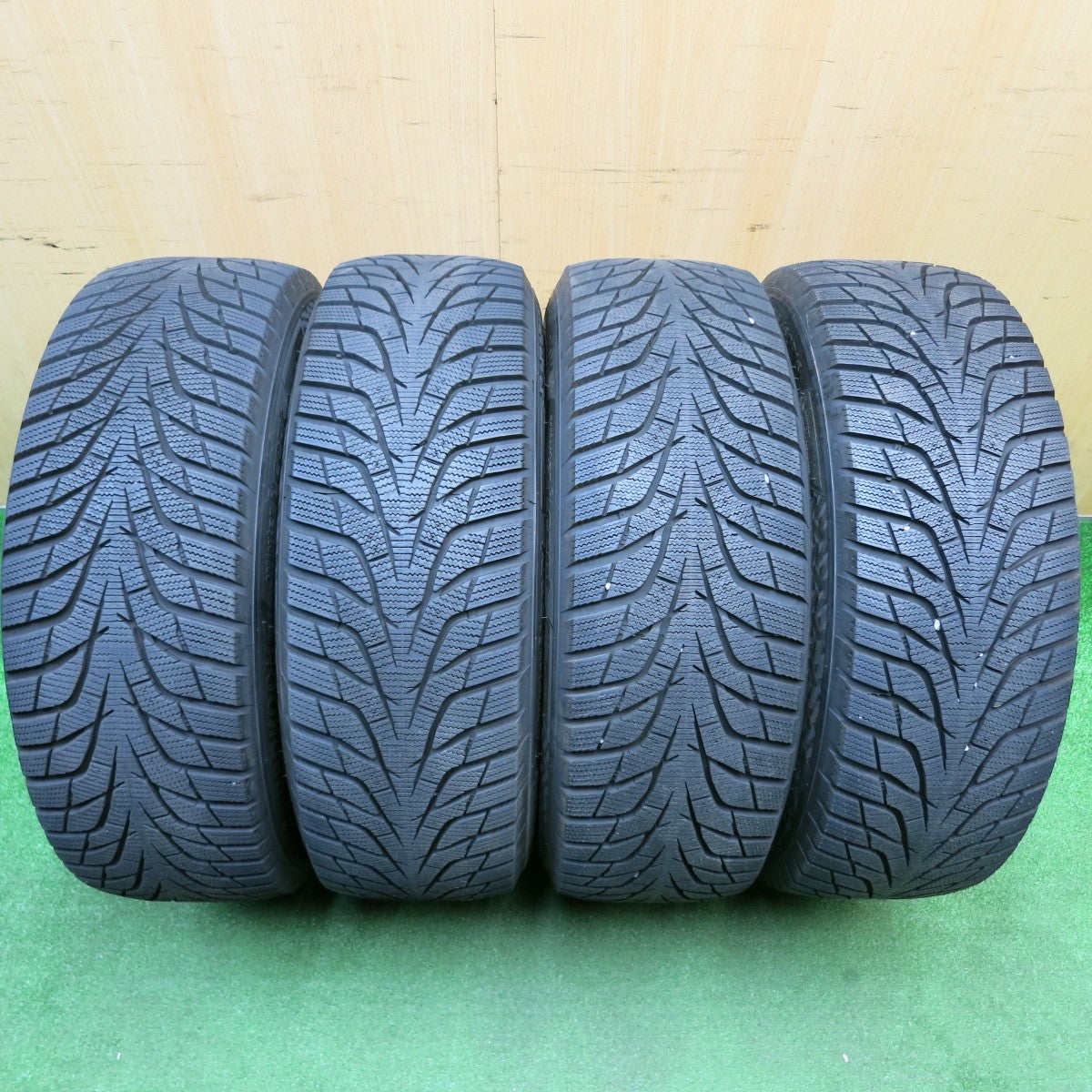ほぼ未使用！24年！キレイ★スタッドレス 215/60R16 ハンコック ウインター アイセプト IZ3 SPORT ABELIA スポルト アベリア 16インチ PCD114.3/5H★5120610HAス