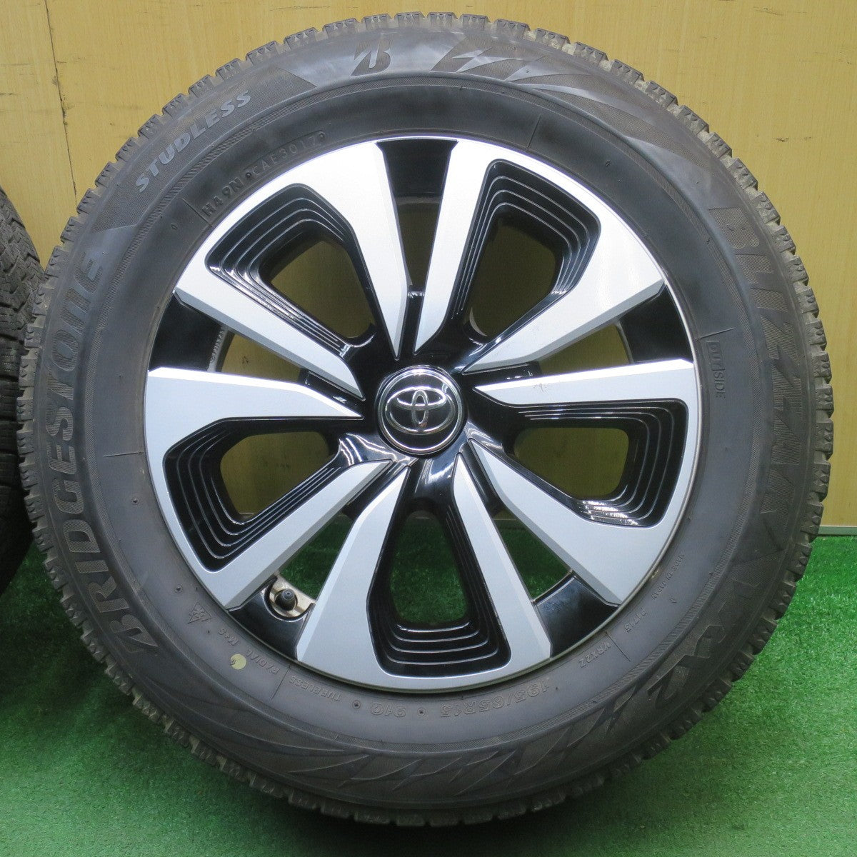4本価格★トヨタ 50系 プリウス PHV 純正 195/65R15 スタッドレス ブリヂストン ブリザック VRX2 15インチ PCD100/5H★6021402NJス