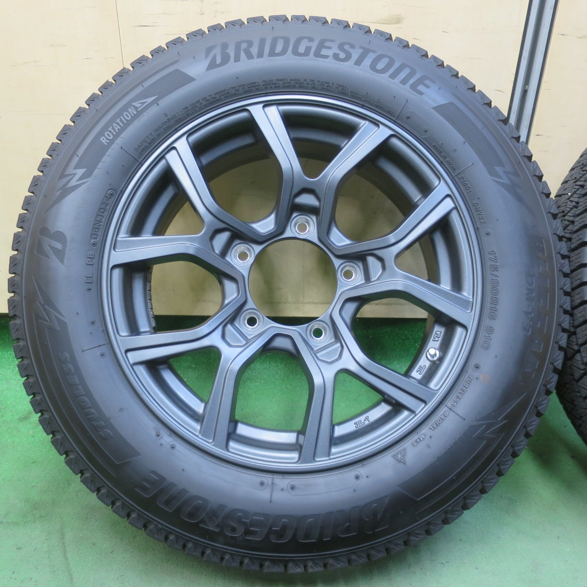バリ溝！24年！キレイ！9分★スタッドレス 175/80R16 ブリヂストン ブリザック DM-V3 KAZERA H301 カゼラ 16インチ PCD139.7/5H★6060906イス