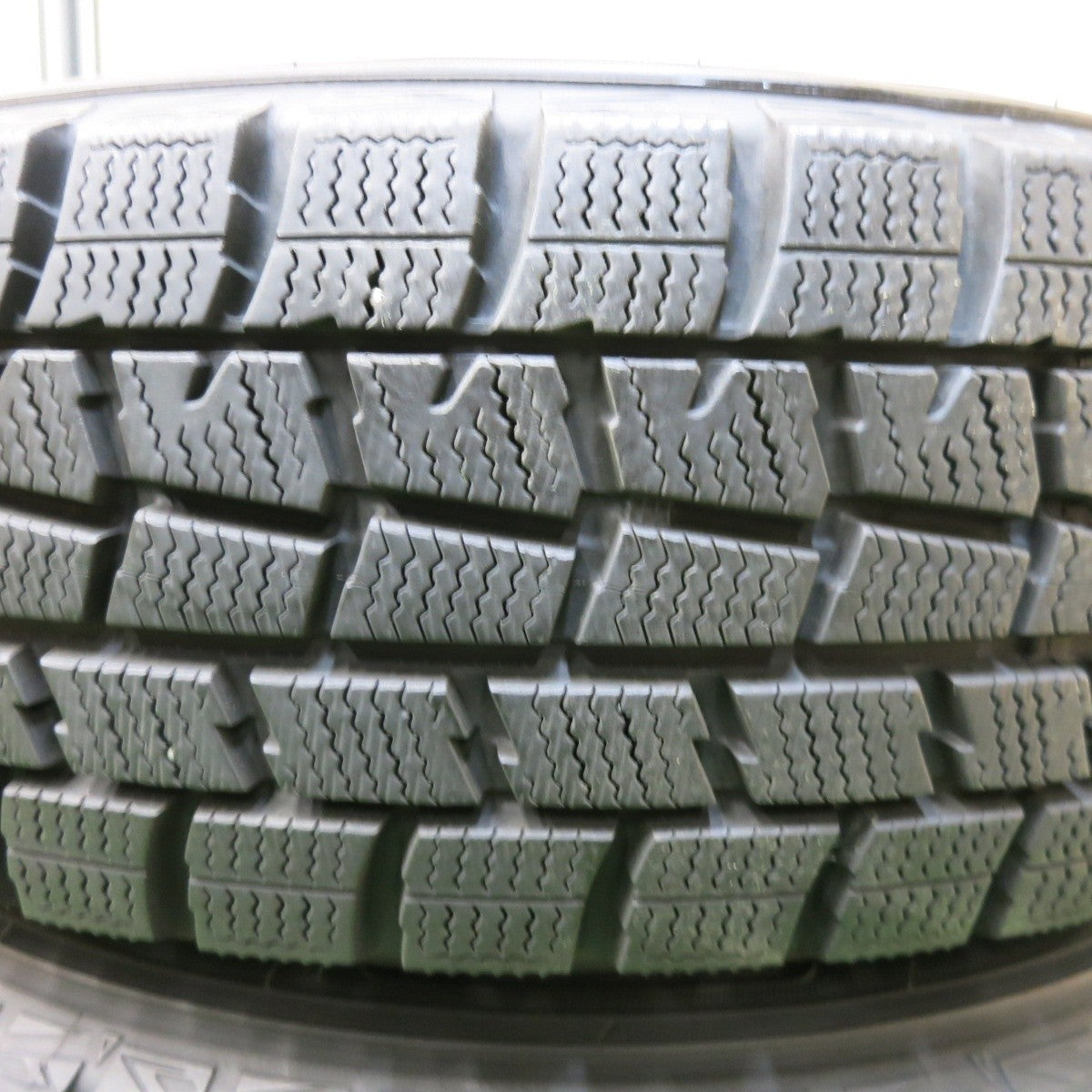 バリ溝！キレイ！9.5分以上★スタッドレス 165/70R14 ダンロップ ウインターマックス WM01 DIOS U-1 PREMIUM LIGHT 14インチ PCD100/4H★4122503SYス