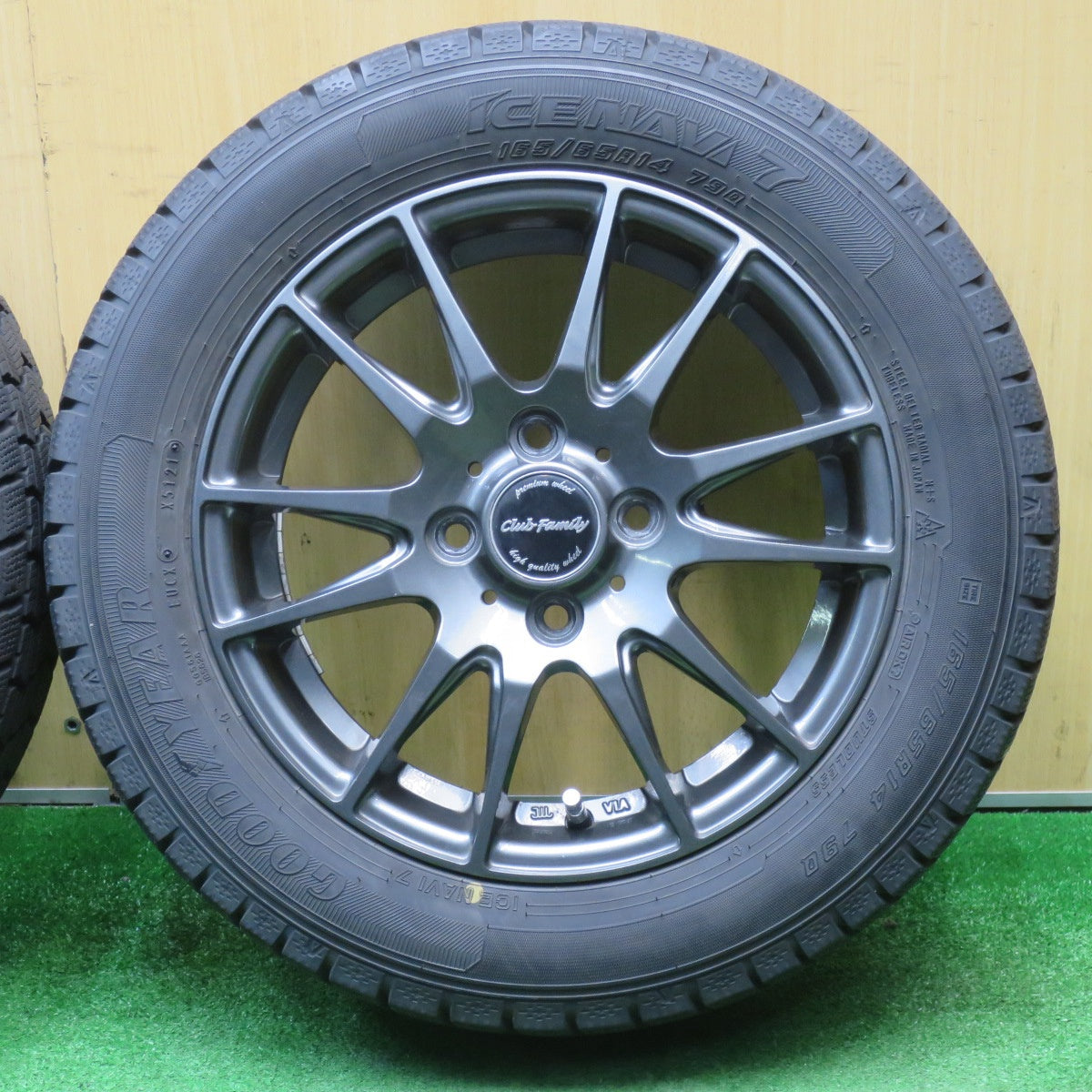 バリ溝！キレイ！9.5分★スタッドレス 165/65R14 グッドイヤー アイスナビ7 Club Family クラブファミリー 14インチ 軽サイズ ハスラー キャスト 等 PCD100/4H★5122406NJス