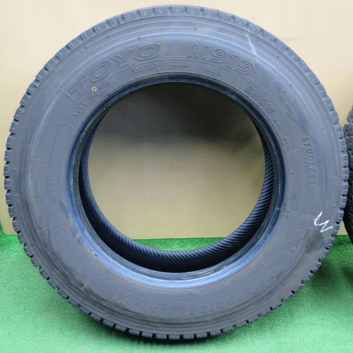 バリ溝！25年！9.5分★トラック バス タイヤ 245/70R19.5 136/134J スタッドレス トーヨー M919 19.5インチ★6032903NKスタ