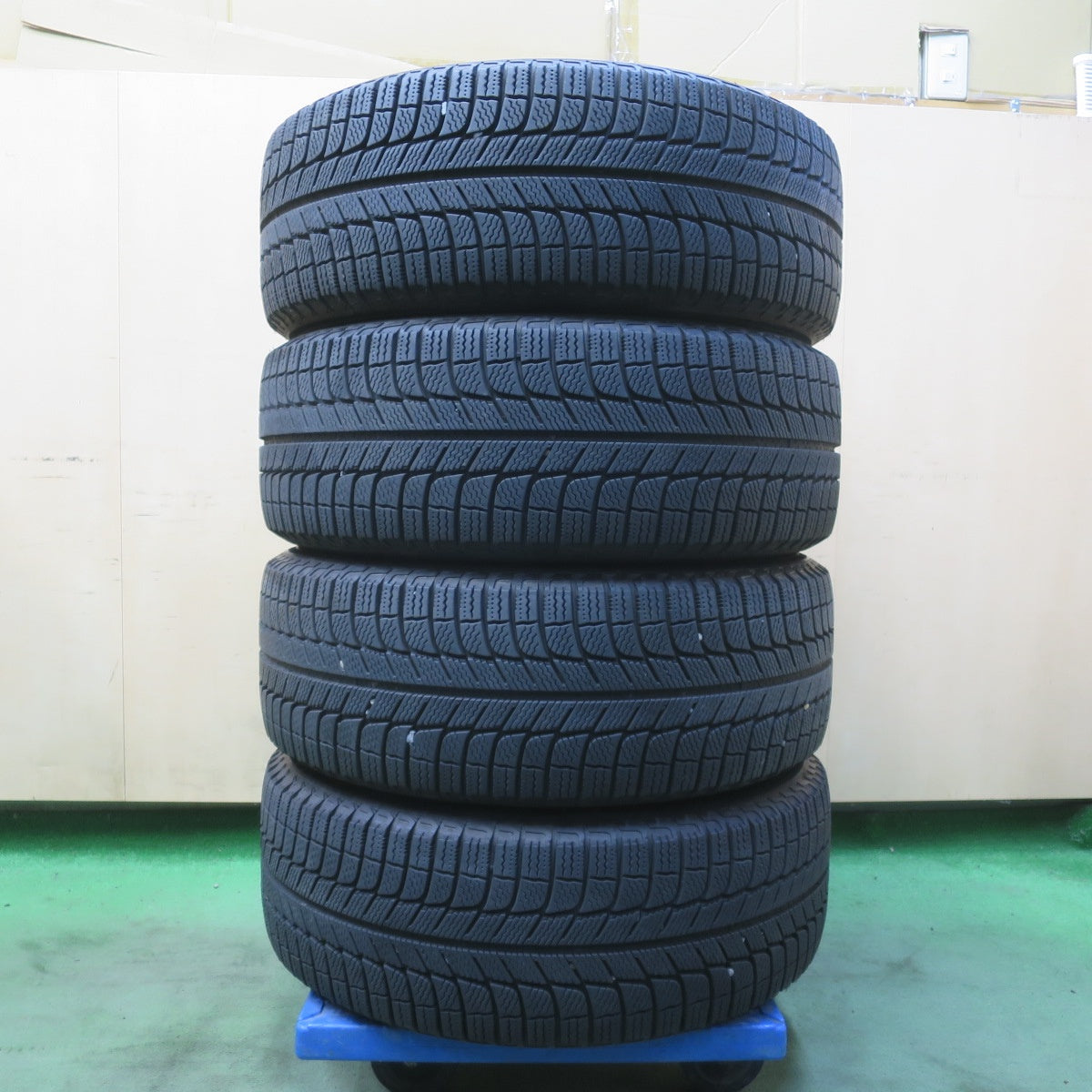 バリ溝！キレイ！9分★アウディ A4 純正 225/55R16 スタッドレス ミシュラン X-ICE XI3 16インチ PCD112/5H★6051902イス