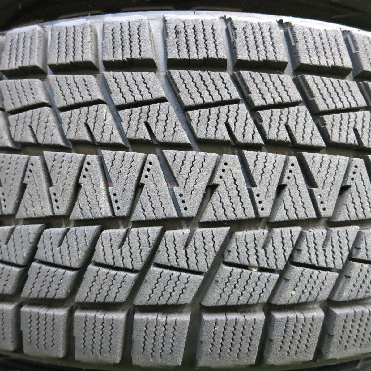 *送料無料* キレイ★スタッドレス 215/65R16 ブリヂストン ブリザック DM-V1 SG-E 16インチ PCD114.3/5H★4042301イス