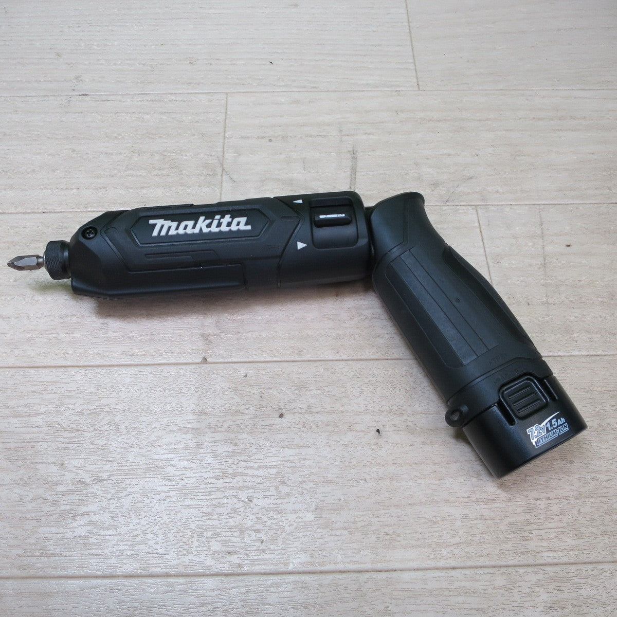 [送料無料] 美品！バッテリー2個付☆マキタ 充電式 ペン インパクトドライバ TD022DSHXB 電動 工具 7.2V バッテリー BL0715 充電器 DC07SB makita☆