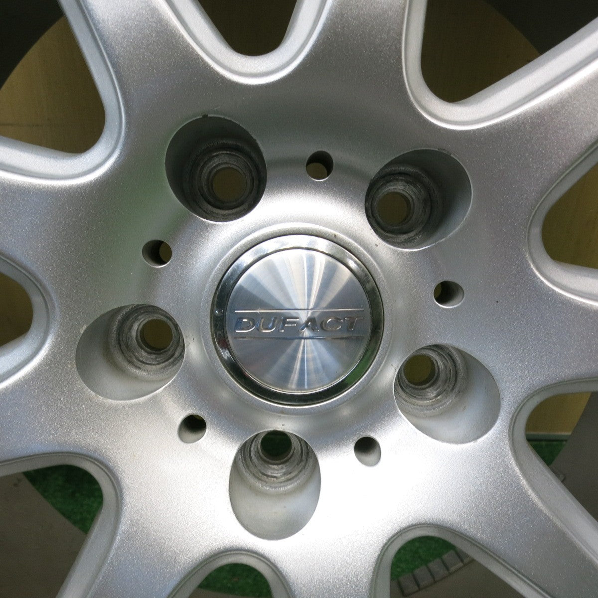 バリ溝！キレイ！9.5分★スタッドレス 235/65R18 ダンロップ ウインターマックス SJ8 DUFACT デュファクト 18インチ PCD114.3/5H★6050605HAス