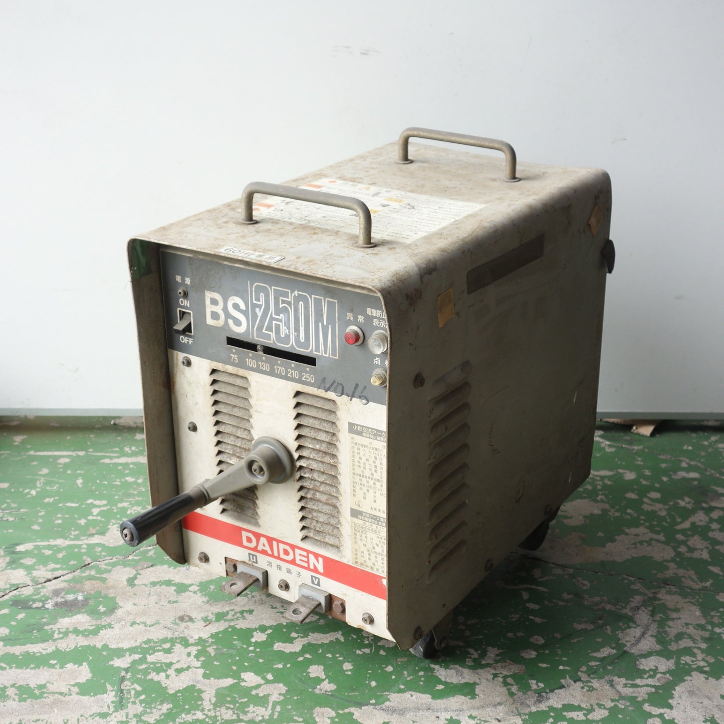 [送料無料] ◆DAIDEN 交流 アーク 溶接機 BS-250M-3 K-3M9 200V 自動電撃防止装置内蔵型 ダイヘン 大阪電気 現状品◆