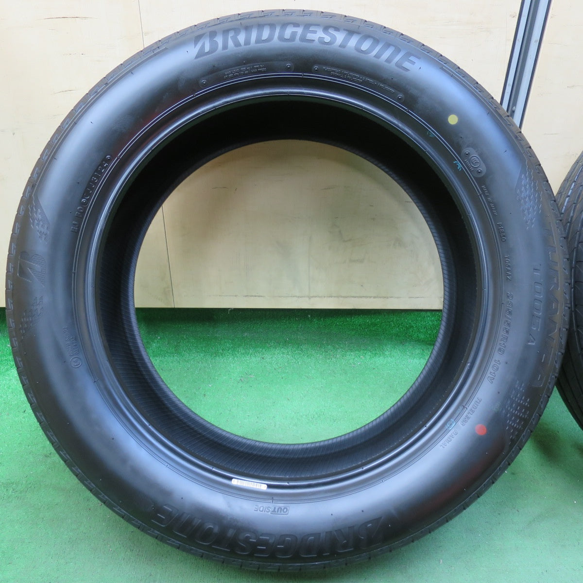 [送料無料] 新車外し！24年★235/55R19 ブリヂストン トランザ T005A タイヤ 19インチ レクサス NX RX RAV4 エクストレイル アウトランダー 等★5021401イノタ