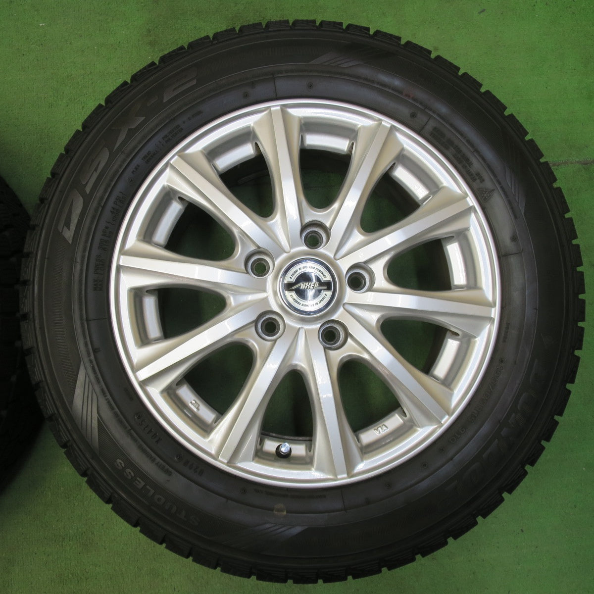 バリ溝！キレイ！9.5分★スタッドレス 195/65R15 ダンロップ DSX-2 AXEL アクセル 15インチ PCD114.3/5H★5051305イス