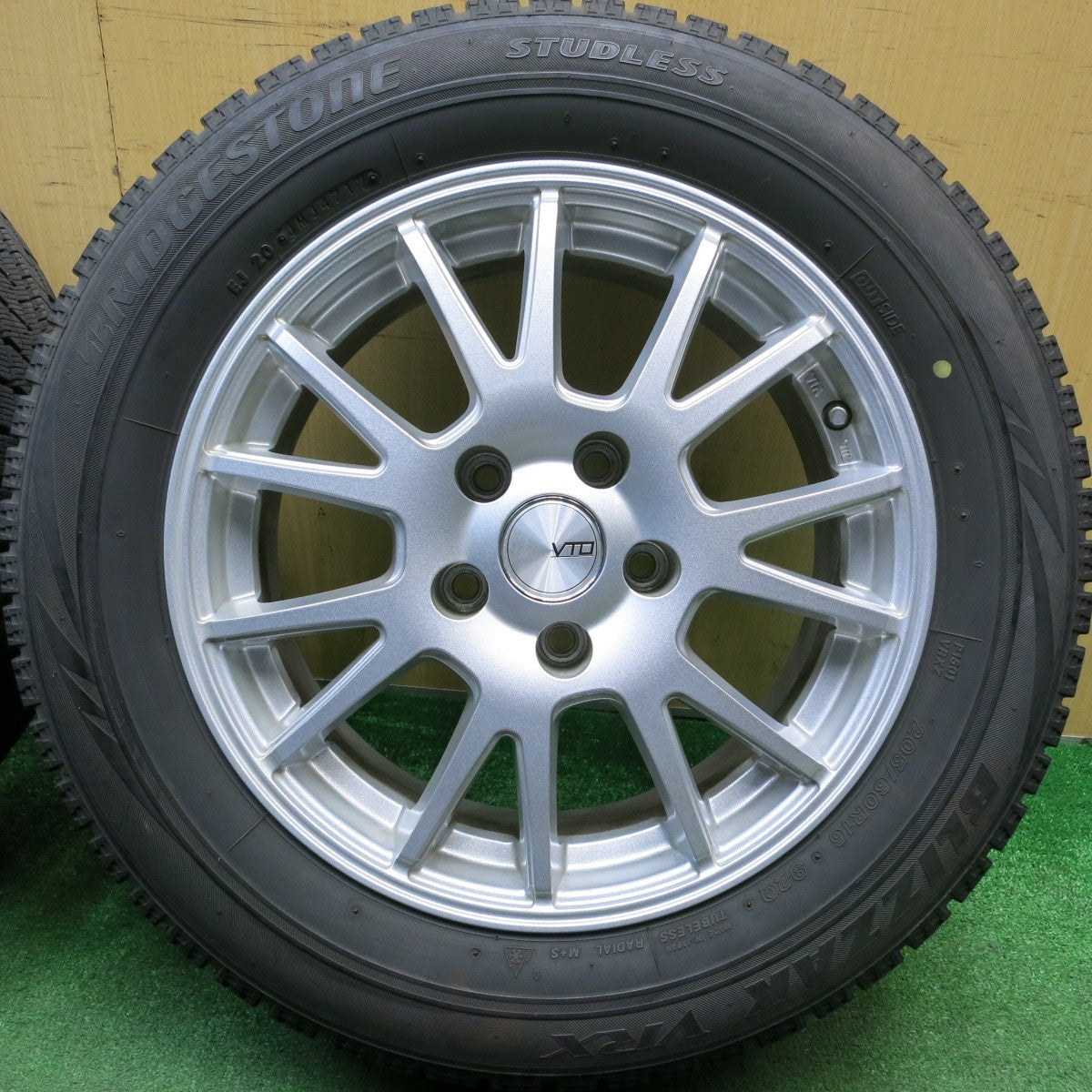 バリ溝！キレイ！8.5分★スタッドレス 205/60R16 ブリヂストン ブリザック VRX VTO 社外 アルミ 16インチ PCD114.3/5H★6012202HAス