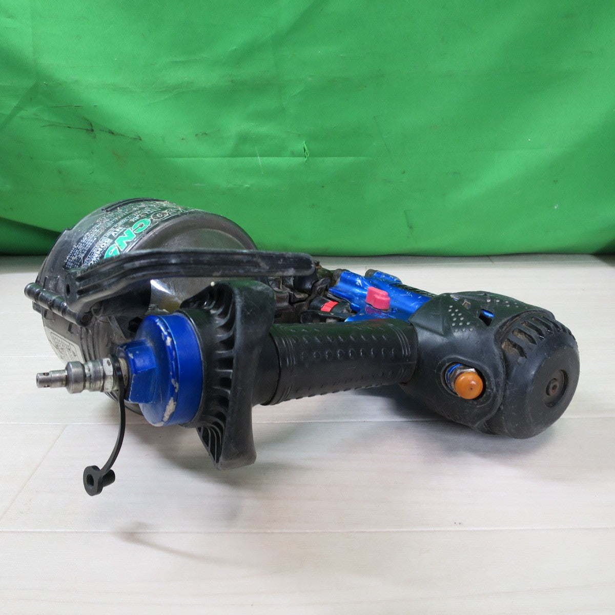 [送料無料] ☆日立工機 50mm 高圧 ロール 釘打機 NV50HMC ケース付き 釘打ち機 HITACHI エア 工具☆
