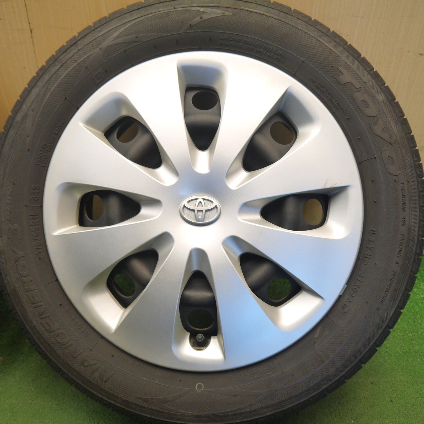 バリ溝！23年！9分◎トヨタ NHP10 アクア 純正 スチール 175/65R15 トーヨー ナノエナジー3 プラス 15インチ PCD100/4H◎6083106Hノ