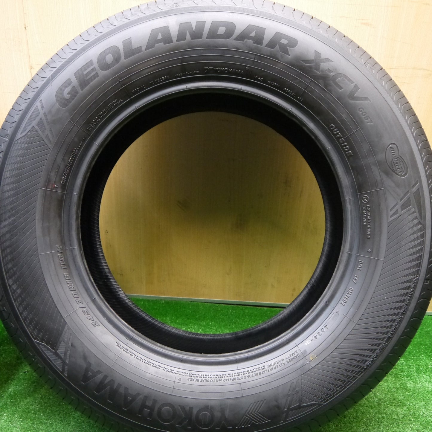 新車外し！24年★245/70R18 ヨコハマ ジオランダー X-CV G057 タイヤ 18インチ ランクル 250 等★5110503Hノタ