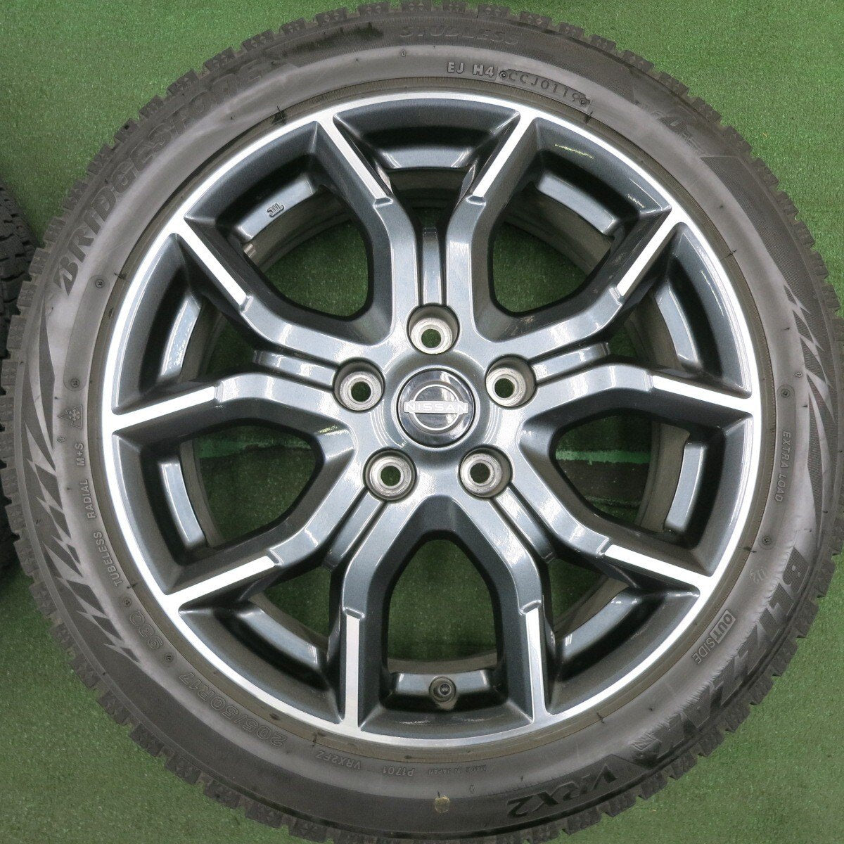 バリ溝！キレイ！9.5分★日産 C27 セレナ ニスモ 純正 205/50R17 スタッドレス ブリヂストン VRX2 PCD114.3/5H★4050601HAス