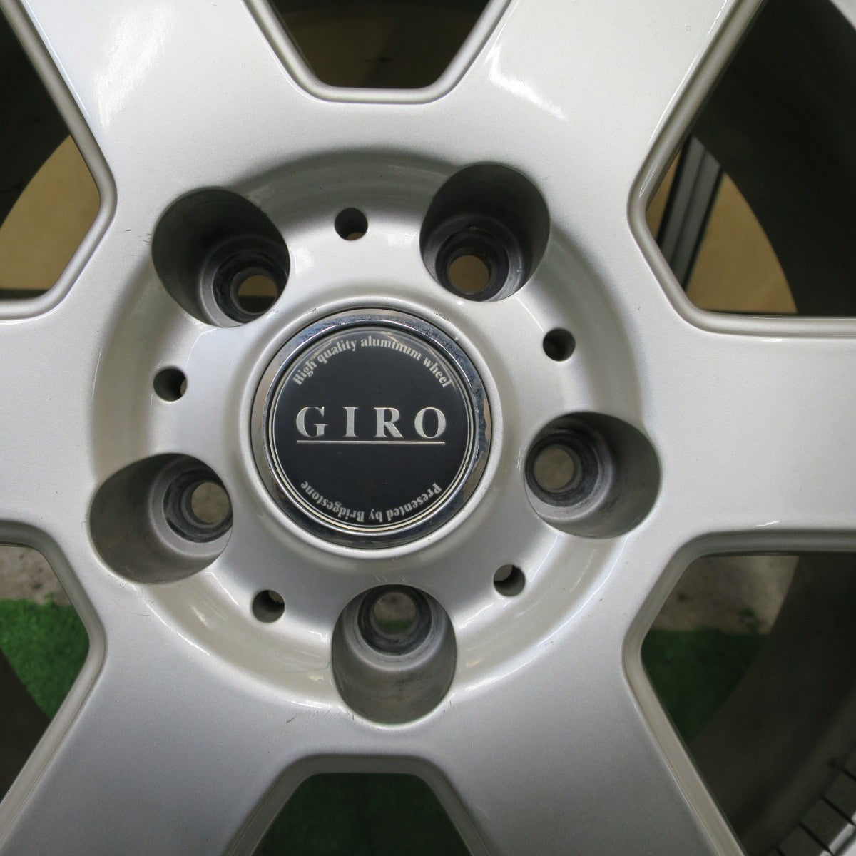 4本価格★GIRO ジーロ 17インチ 社外 アルミ ホイール 17×7J PCD114.3/5H★6052702NGホ