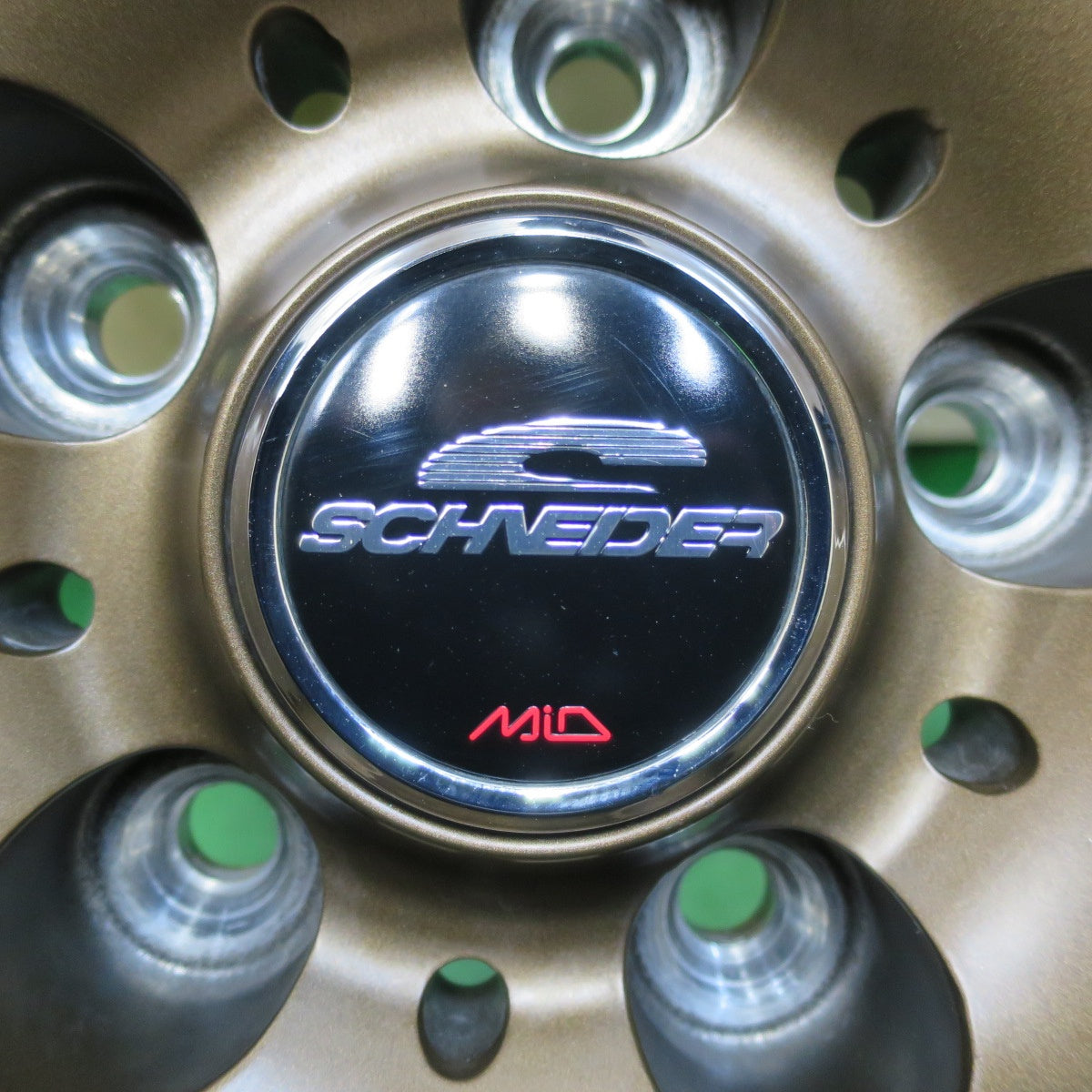 [送料無料] タイヤほぼ未使用！22年！キレイ★スタッドレス 215/60R16 トーヨー オブザーブ ガリット GIZ SCHNEIDER MiD シュナイダー 16インチ PCD114.3/5H★5031305イス