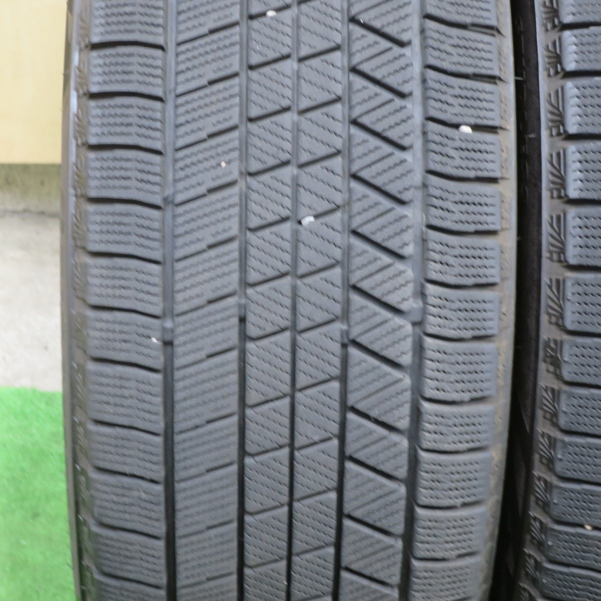 バリ溝！キレイ！9.5分★スタッドレス 235/45R18 ブリヂストン ブリザック VRX3 epsdon LA STRADA ラストラーダ 18インチ PCD114.3/5H★6022502TTス