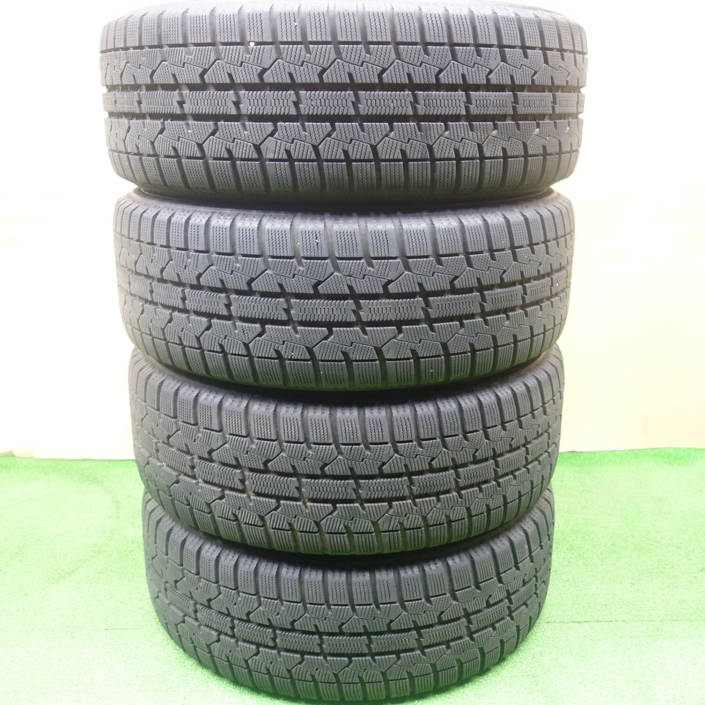 バリ溝！キレイ！9.5分★スタッドレス 205/55R16 トーヨー オブザーブ ガリット GIZ VELVA SPORTZ ヴェルヴァ 16インチ PCD114.3/5H★6011002KTス