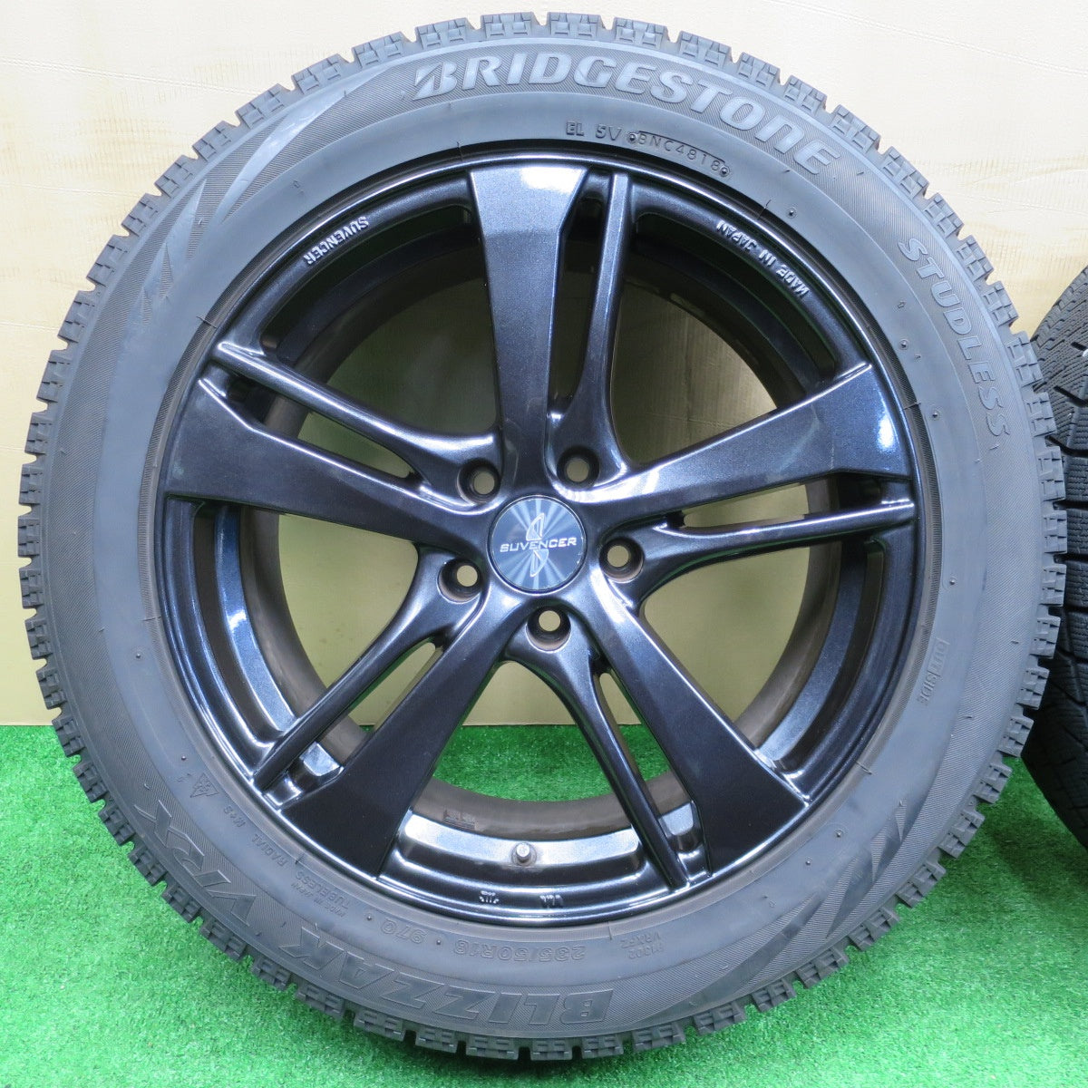 バリ溝！キレイ！9.5分★アウディ 等 235/50R18 スタッドレス ブリヂストン ブリザック VRX SUVENCER AW5s サヴェンサー 18インチ PCD112/5H★5121004NKス