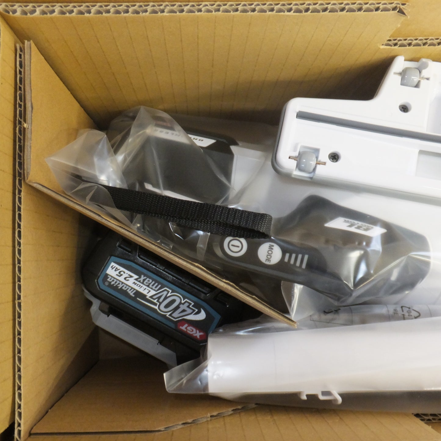 ●複数在庫有●[送料無料] 未使用★マキタ makita 充電式クリーナ CL003GRDW 白 40Vmax サイクロン一体式 ワンタッチスイッチ★