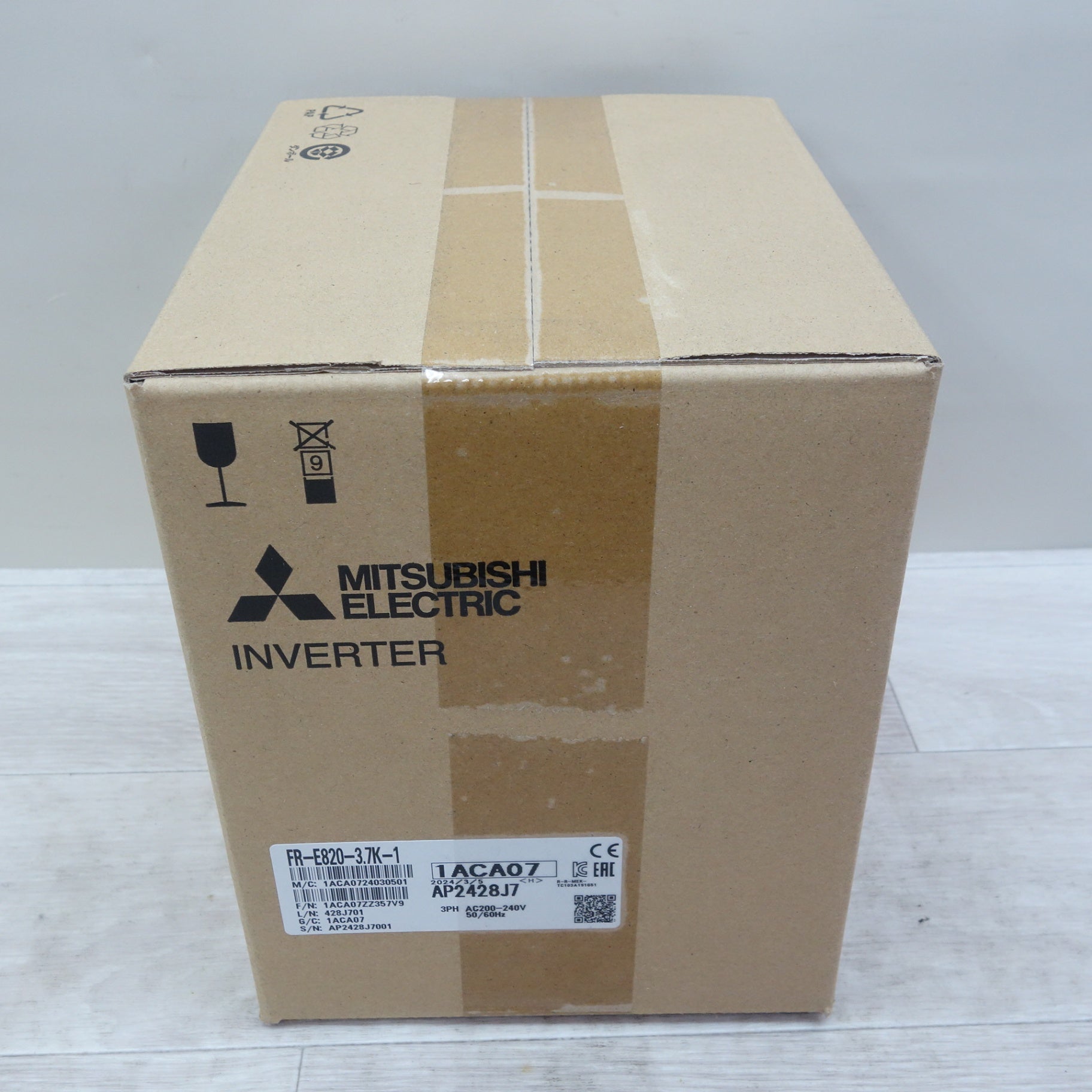 送料無料] 未使用☆三菱電機 インバータ FR-E820-3.7K-1 2024年製 E800