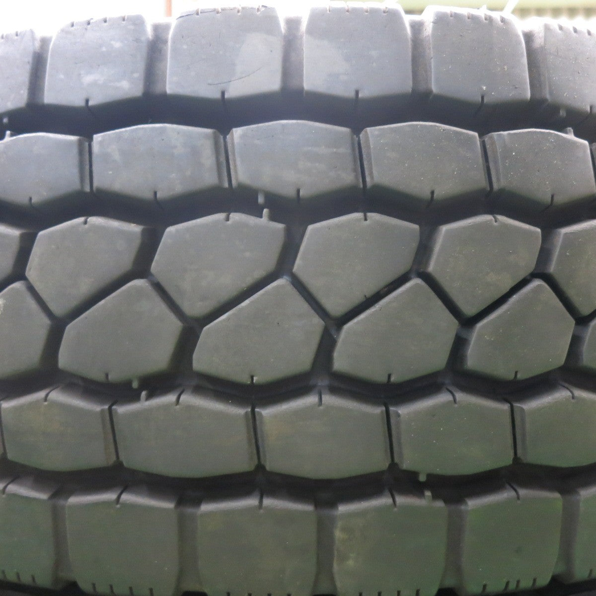 *送料無料* バリ溝！22年！9.5分★トラック タイヤ 245/70R19.5 136/134J ブリヂストン エコピア M801Ⅱ ミックス オールシーズン 19.5インチ★4071009HAノタ