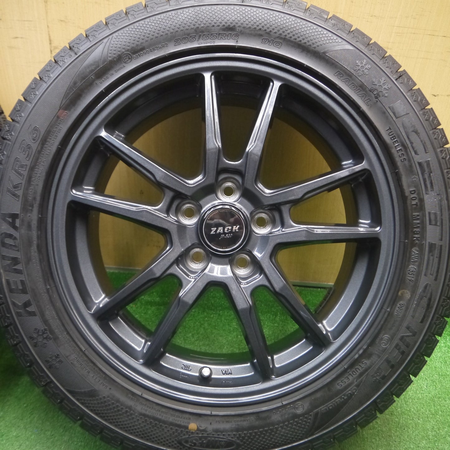 [送料無料] キレイ★86 BRZ 等 205/55R16 スタッドレス ケンダ KR36 アイステック ネオ ZACK JP-520 MONZA ザック 16インチ PCD100/5H★5020505Hス