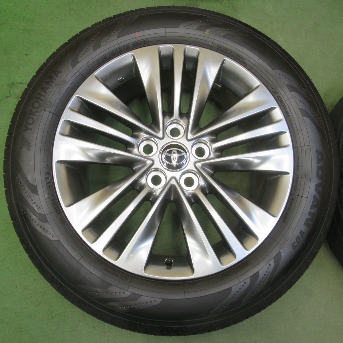 バリ溝！25年！キレイ！ほぼ10分◎トヨタ 40系 アルファード Zグレード 純正 225/60R18 ヨコハマ アドバン V03 18インチ PCD120/5H◎6081105IMノ