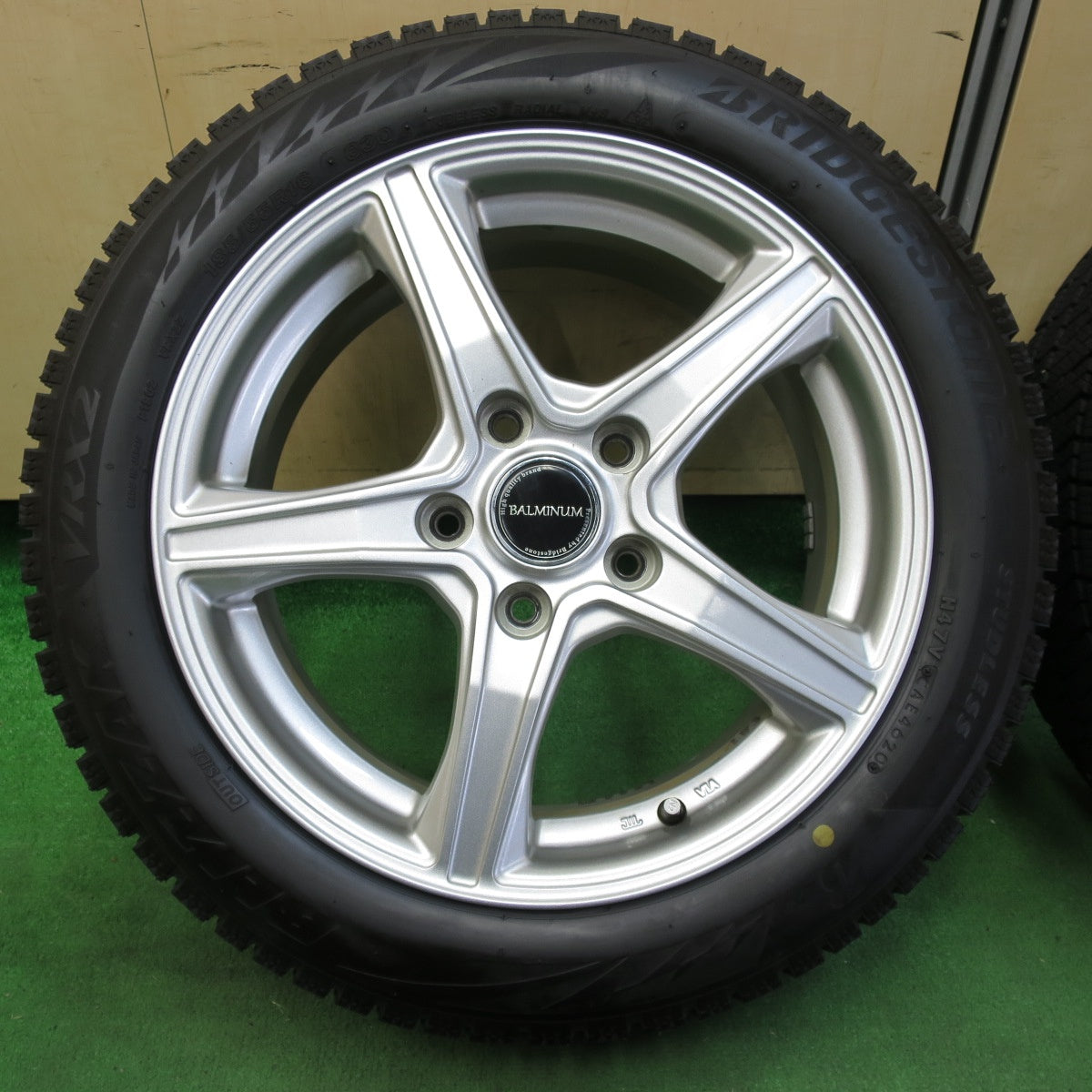 [送料無料] バリ溝！20年！キレイ！ほぼ10分★スタッドレス 185/55R16 ブリヂストン ブリザック VRX2 BALMINUM バルミナ 16インチ PCD114.3/5H★4102205イス