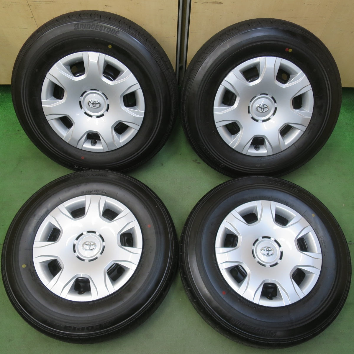 新車外し！26年◎トヨタ 200系 ハイエース 純正 スチール 195/80R15 107/105S ブリヂストン エコピア RD613 15インチ PCD139.7/6H◎6081107IMノ