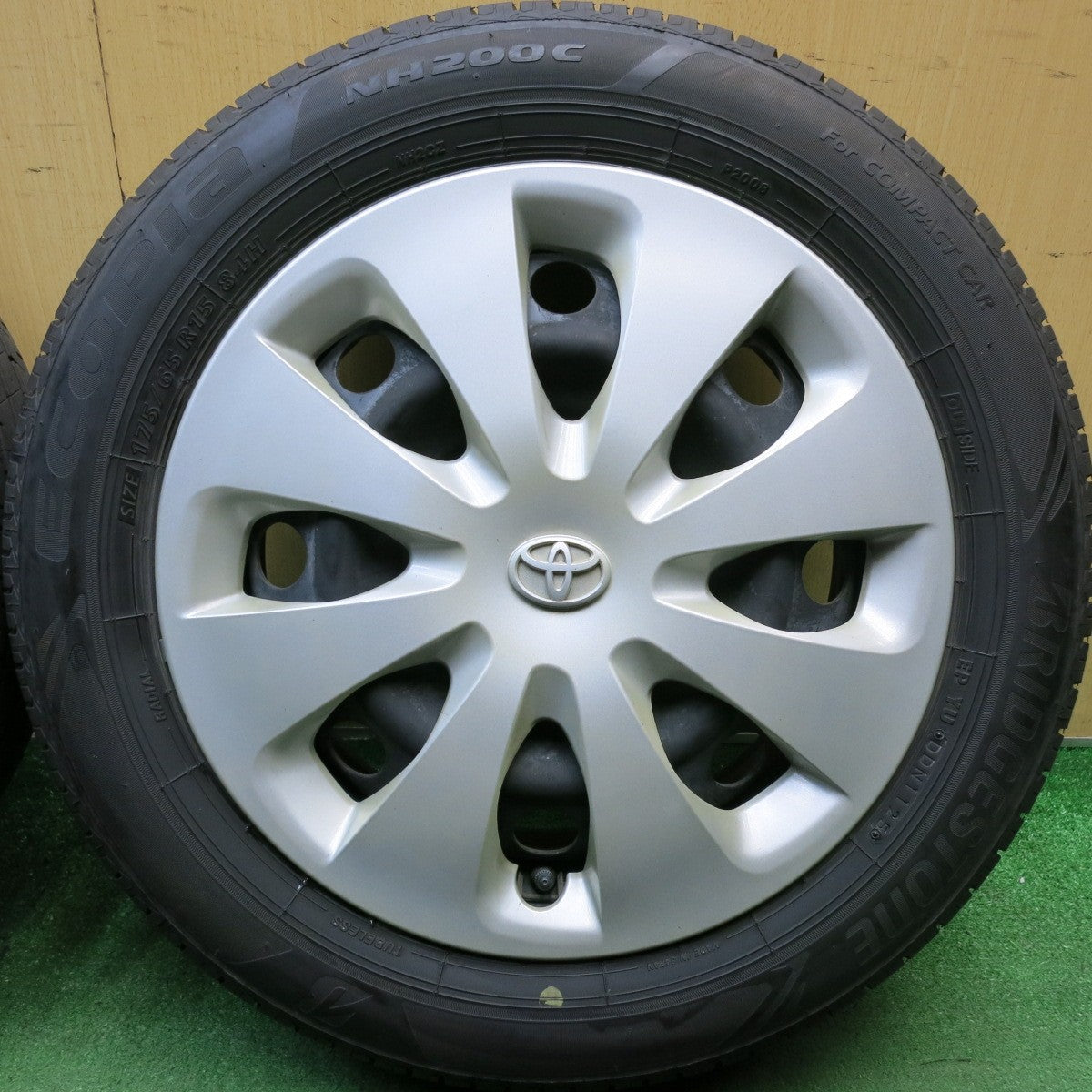 バリ溝！25年！9分◎トヨタ NHP10 アクア 純正 スチール 175/65R15 ブリヂストン エコピア NH200C 15インチ PCD100/4H◎6092707HAノ