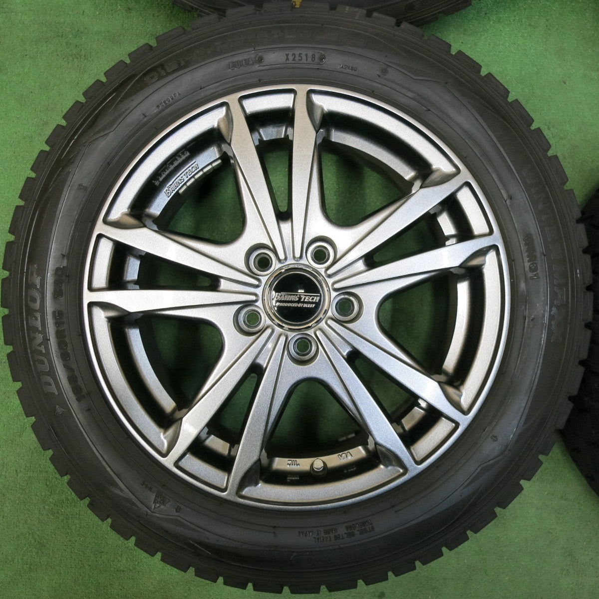 [送料無料] バリ溝！キレイ！9.5分★シエンタ等 185/60R15 スタッドレス ダンロップ ウインターマックス WM01 BAHNS TECH BLEST 15インチ PCD100/5H★4112710SYス