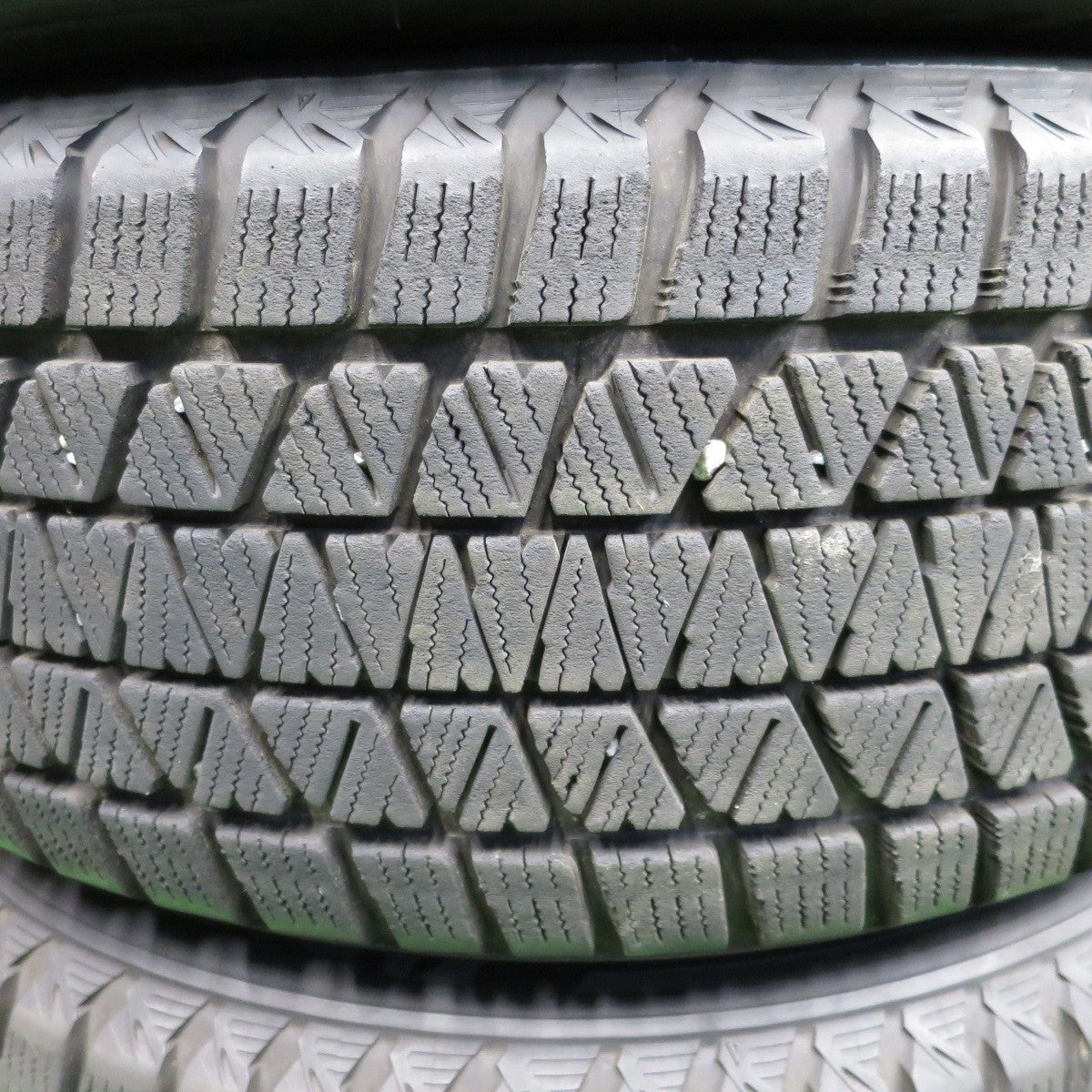 バリ溝！キレイ！9分★ボルボ 等 Team Sparco 235/55R18 スタッドレス ブリヂストン ブリザック DM-V3 チームスパルコ 18インチ PCD108/5H★6011503NKス