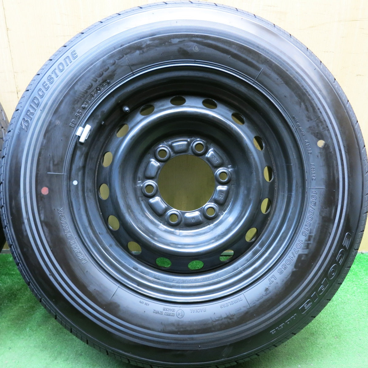 新車外し！25年☆トヨタ ハイエース 純正 スチール 195/80R15