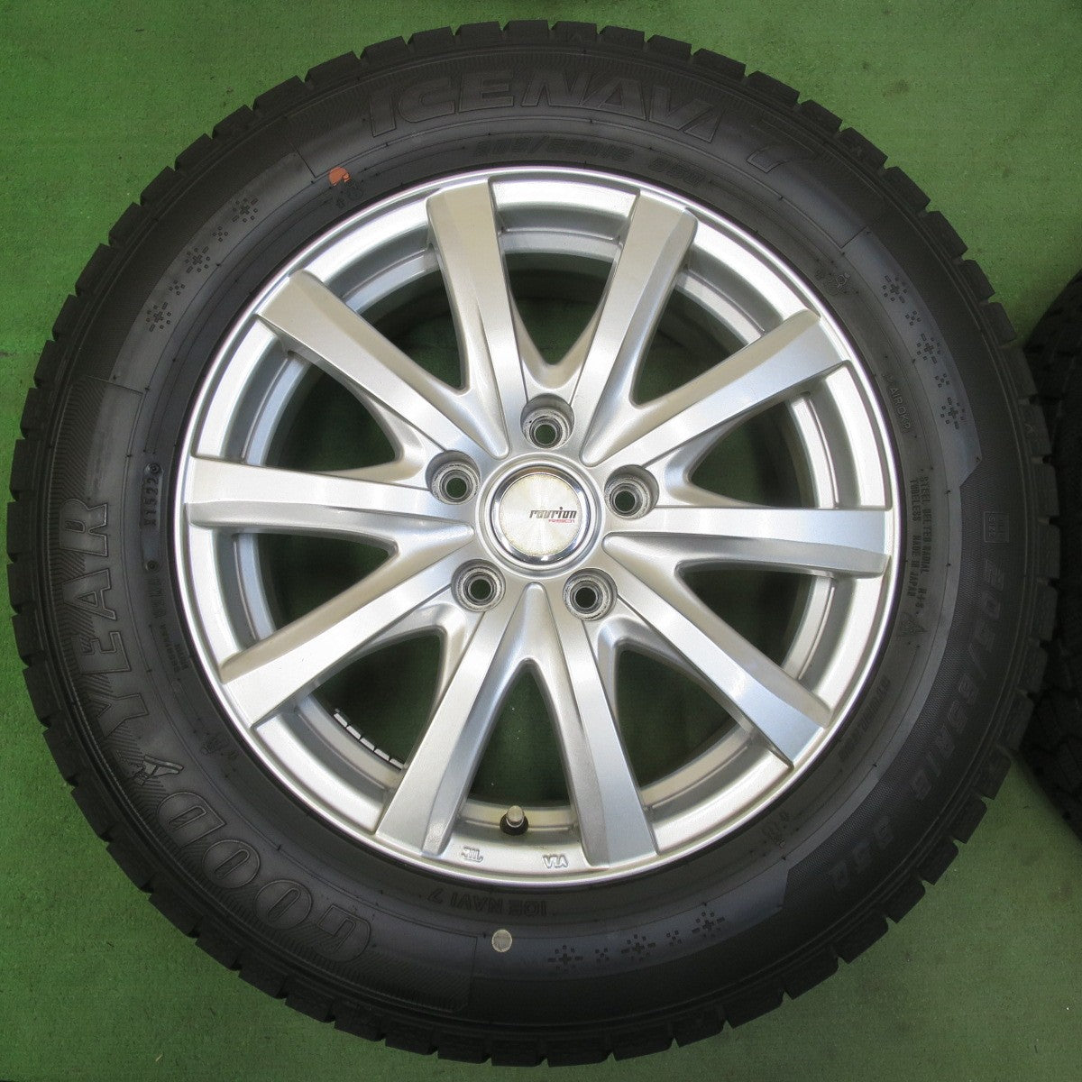 バリ溝！22年！キレイ！8.5分★スタッドレス 205/65R16 グッドイヤー アイスナビ7 ravrion RS01 ラブリオン 16インチ PCD114.3/5H★5092912イス