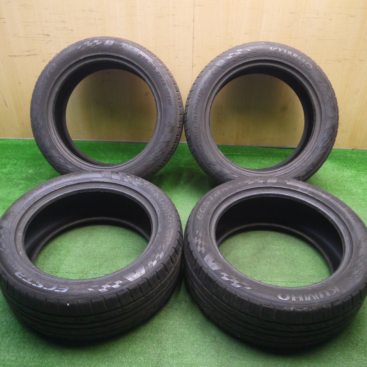 [送料無料] バリ溝！9分★235/50R18 クムホ エクスタ PS31 タイヤ 18インチ アルファード ヴェルファイア エスティマ エルグランド ハリアー等★4122504Hノタ
