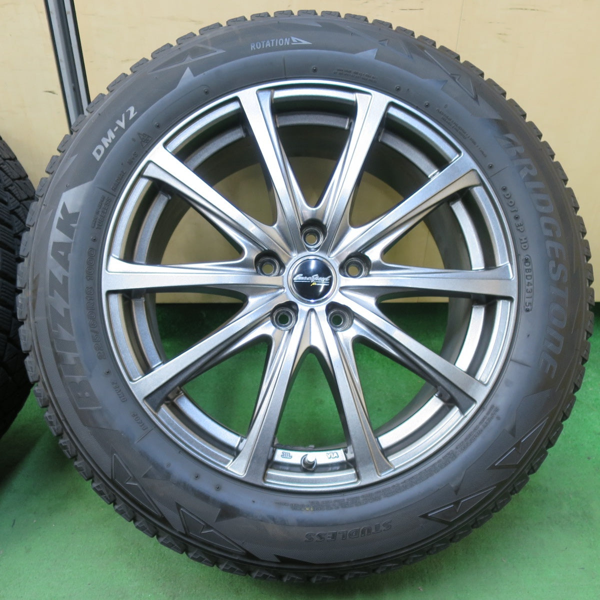 [送料無料] キレイ★スタッドレス 225/60R18 ブリヂストン ブリザック DM-V2 Eurospeed MANARAY SPORT ユーロスピード 18インチ PCD114.3/5H★5012407イス
